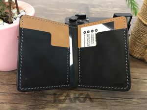 Ví da bò mini đen phối vàng đứng 319 3
