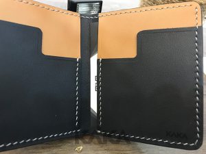 Ví da bò mini đen phối vàng đứng 319 4