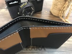 Ví da bò mini đen phối vàng đứng 319 8