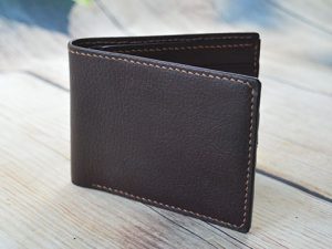 Mặt trước ví da