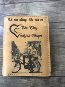 Ví da bò khắc tên 5